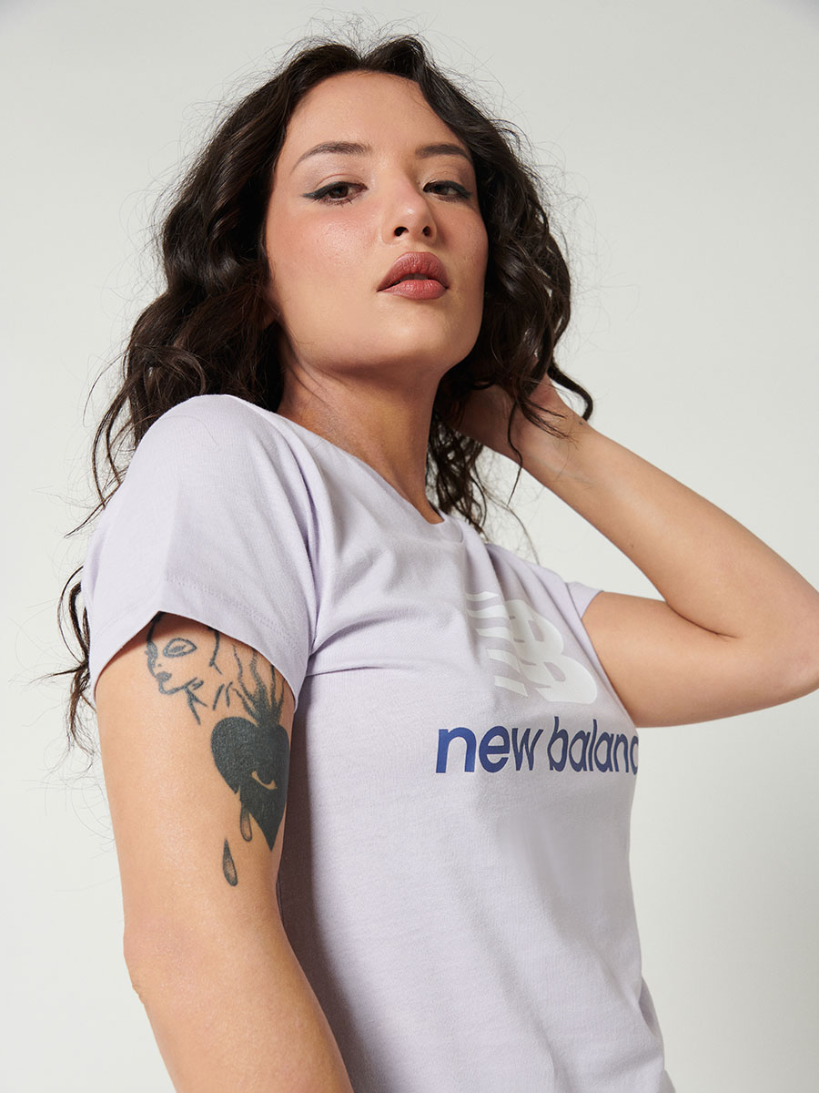 New Balance - Camiseta Essentials Stacked