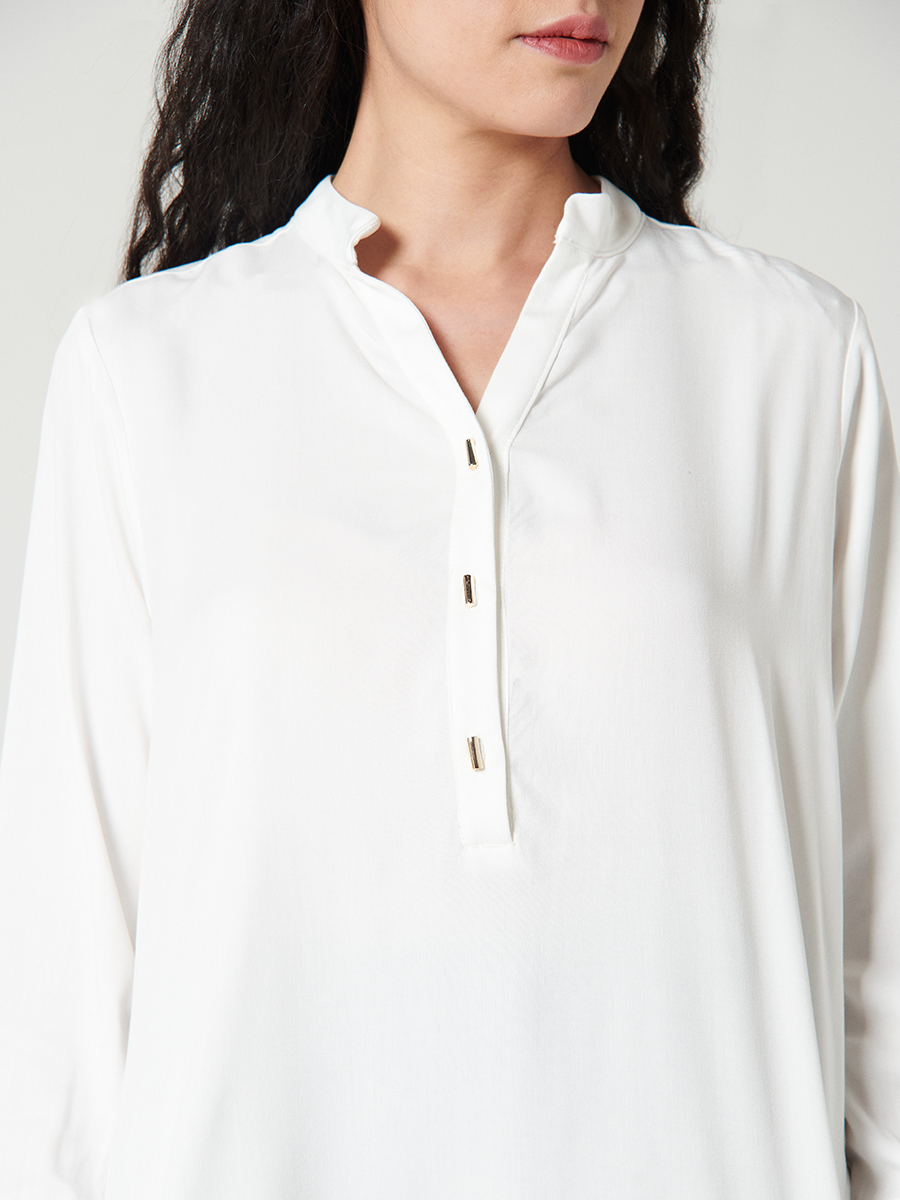 Blusa cuello con solapa en V - Nickimarcs