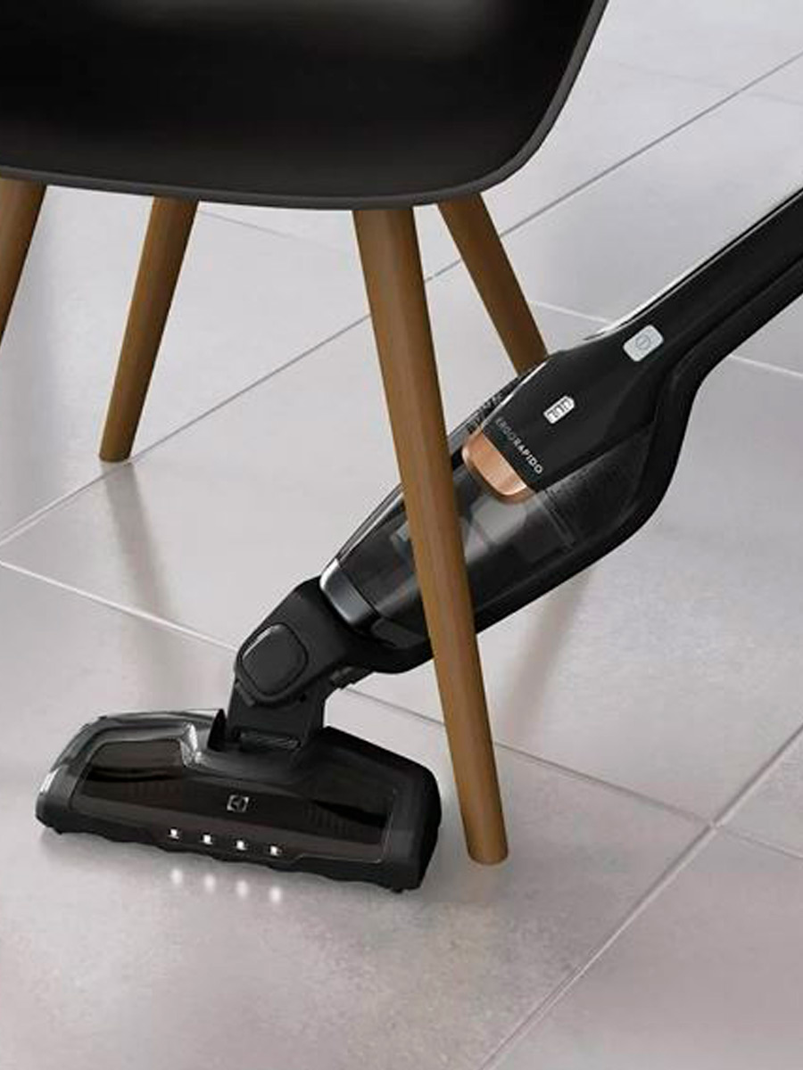 Aspiradora Electrolux Recargable ERG24N | Negro