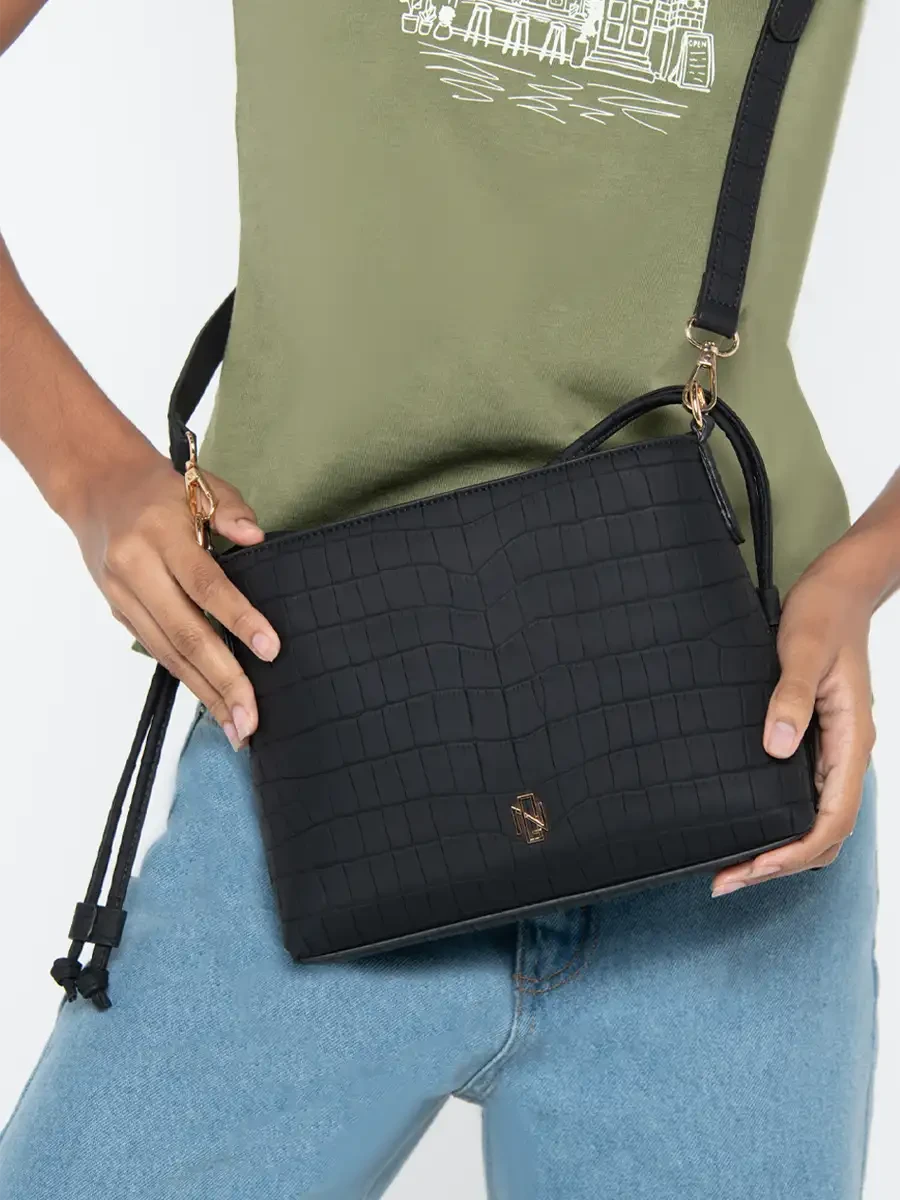 Cartera Semiluna con Correa Ajustable - Navigare