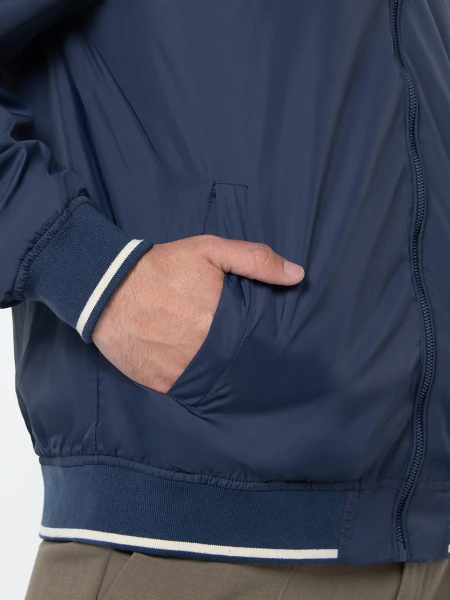 Chompa Bomber - Navigare